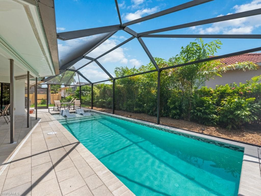 291 Flamingo Cir, Marco Island, FL 34145-21