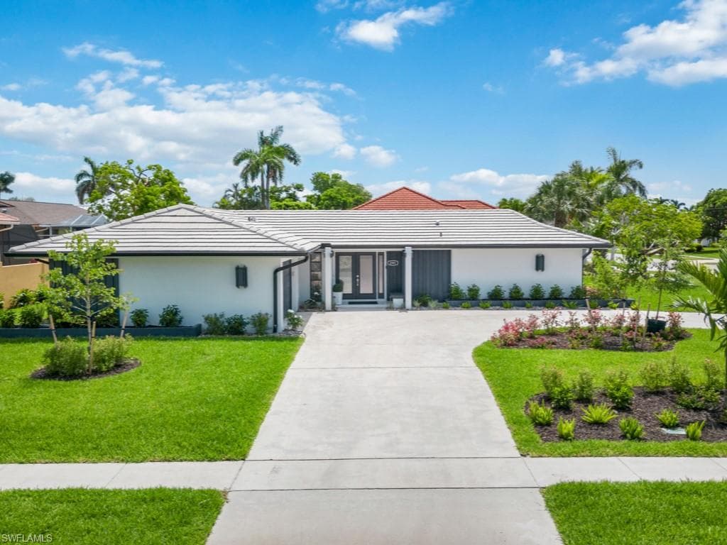 291 Flamingo Cir, Marco Island, FL 34145-28