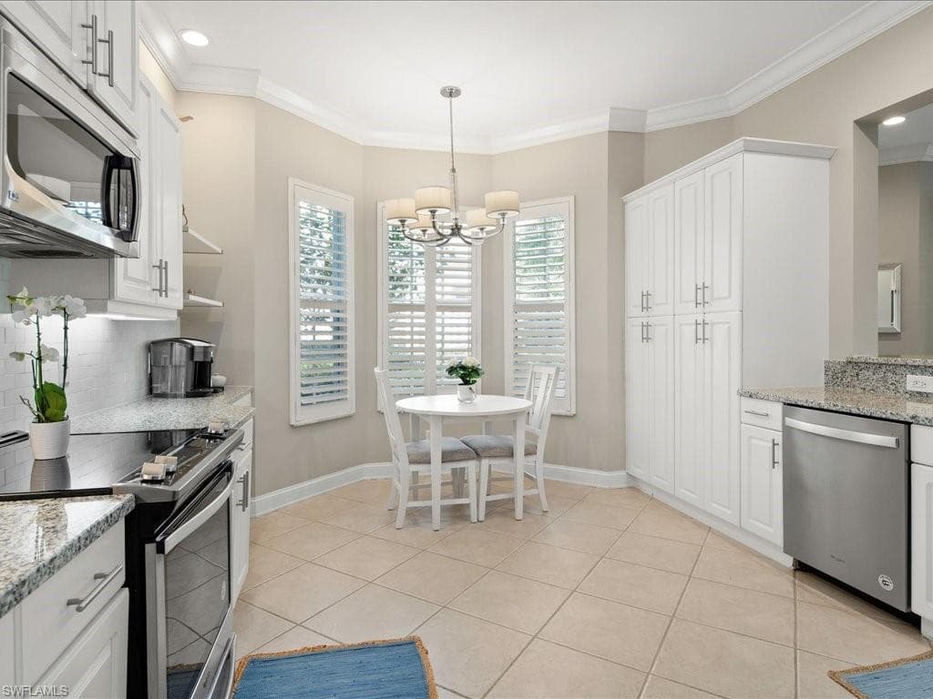 5025 Blauvelt Way 101, Naples, FL 34105-9