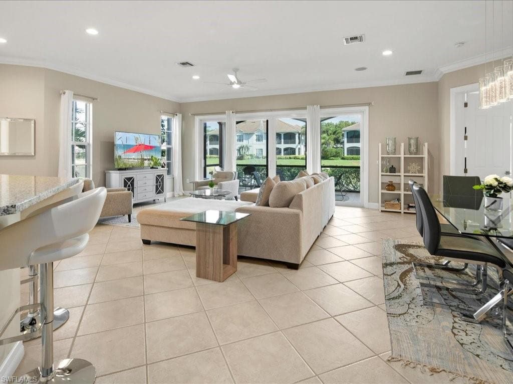 5025 Blauvelt Way 101, Naples, FL 34105-4