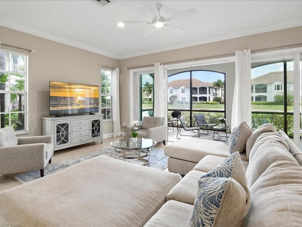 5025 Blauvelt Way 101, Naples, FL 34105-5