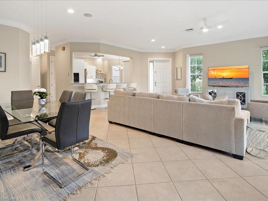 5025 Blauvelt Way 101, Naples, FL 34105-8