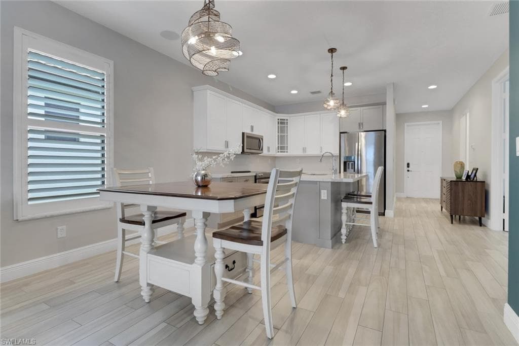 8858 Madrid Cir, Naples, FL 34104-9