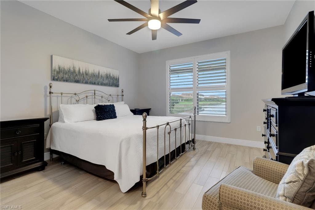 8858 Madrid Cir, Naples, FL 34104-18