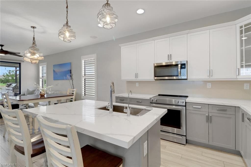 8858 Madrid Cir, Naples, FL 34104-8
