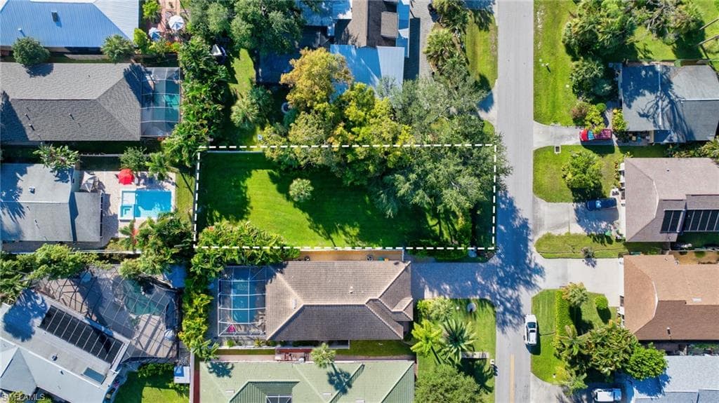 790 97th Ave N, Naples, FL 34108-1
