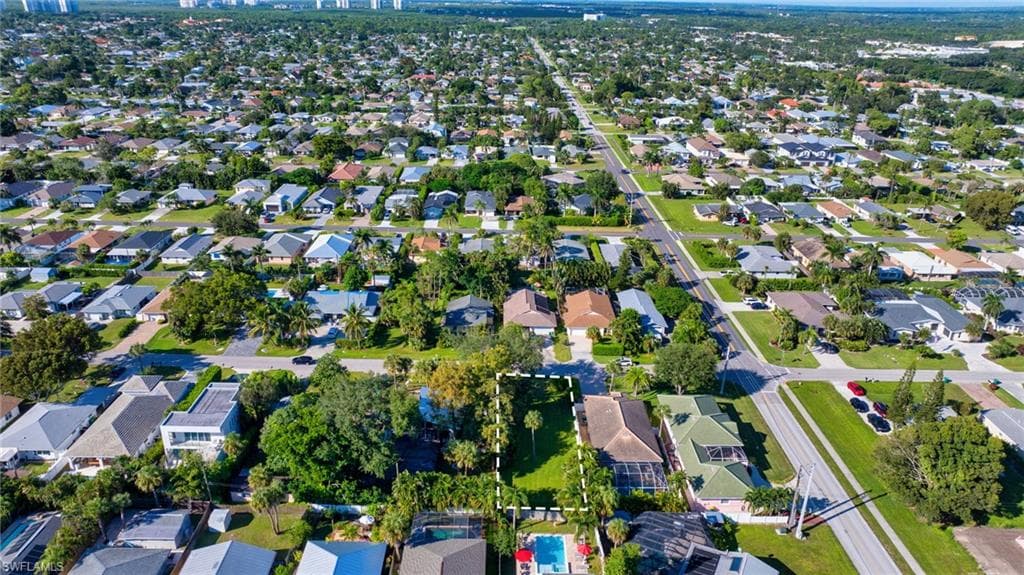 790 97th Ave N, Naples, FL 34108-5