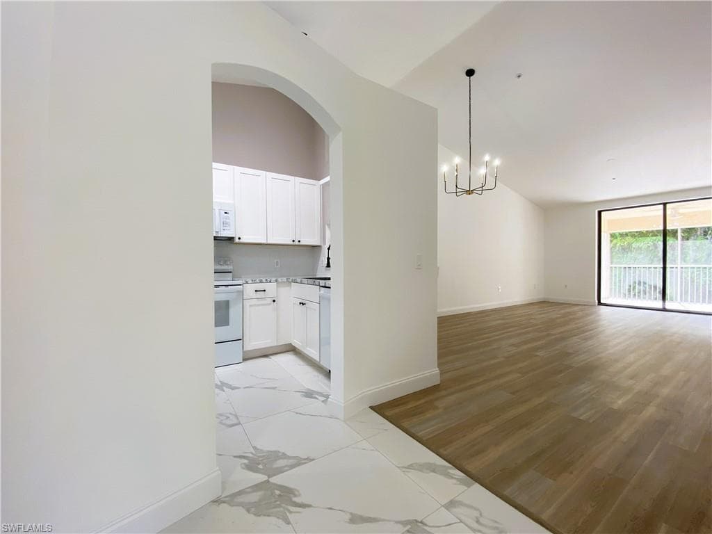 6645 Huntington Lakes Cir 204, Naples, FL 34119-9