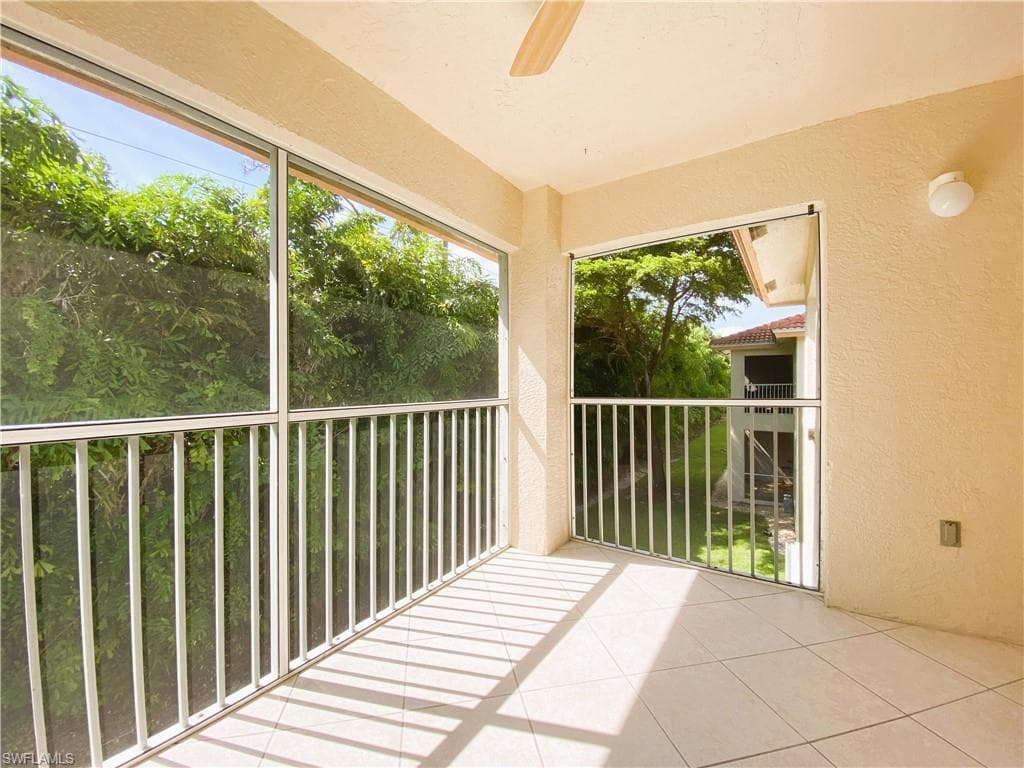 6645 Huntington Lakes Cir 204, Naples, FL 34119-22