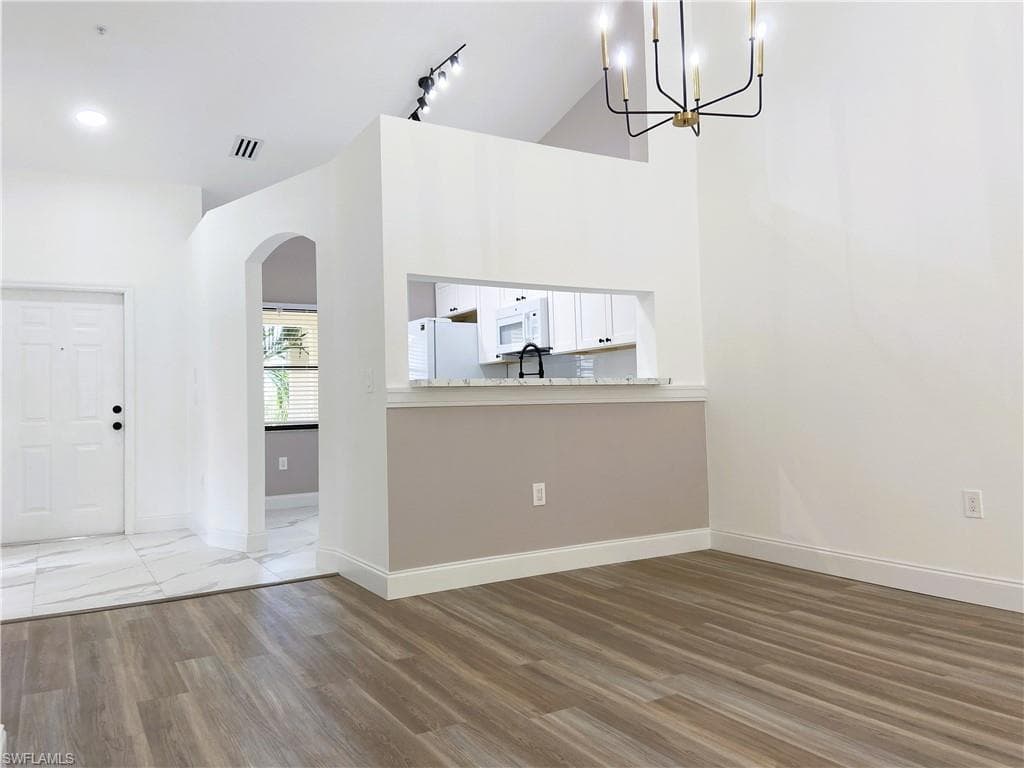 6645 Huntington Lakes Cir 204, Naples, FL 34119-6