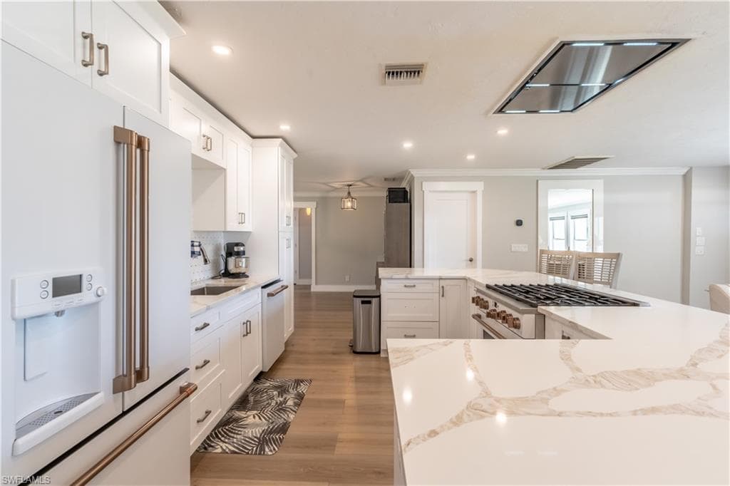 2237 Kings Lake Blvd, Naples, FL 34112-11