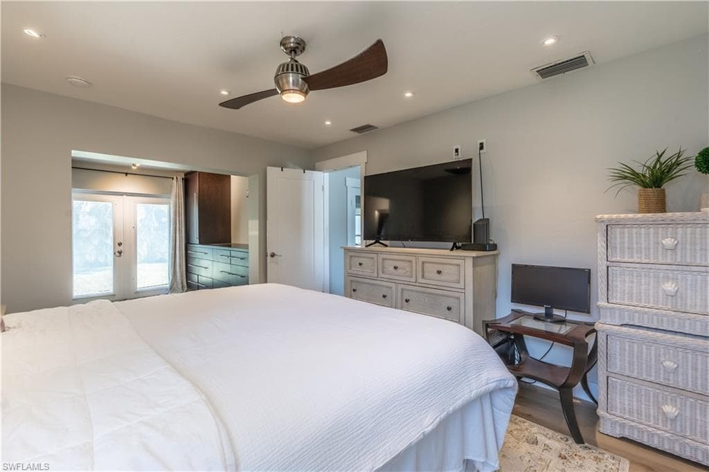 2237 Kings Lake Blvd, Naples, FL 34112-19