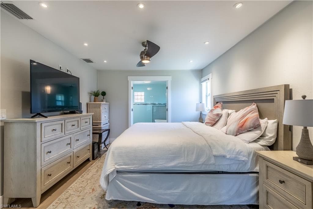 2237 Kings Lake Blvd, Naples, FL 34112-22