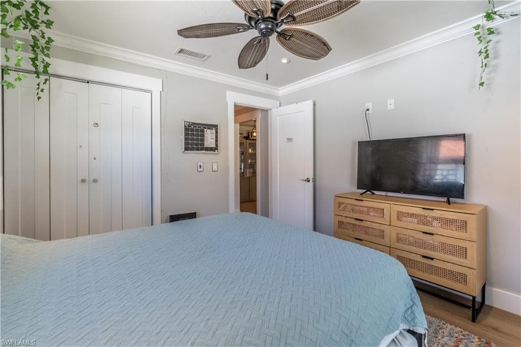 2237 Kings Lake Blvd, Naples, FL 34112-30