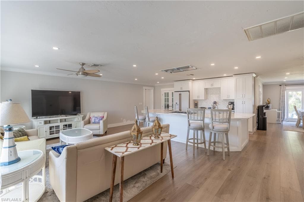 2237 Kings Lake Blvd, Naples, FL 34112-2