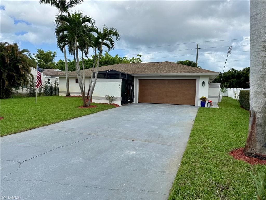 2237 Kings Lake Blvd, Naples, FL 34112-40