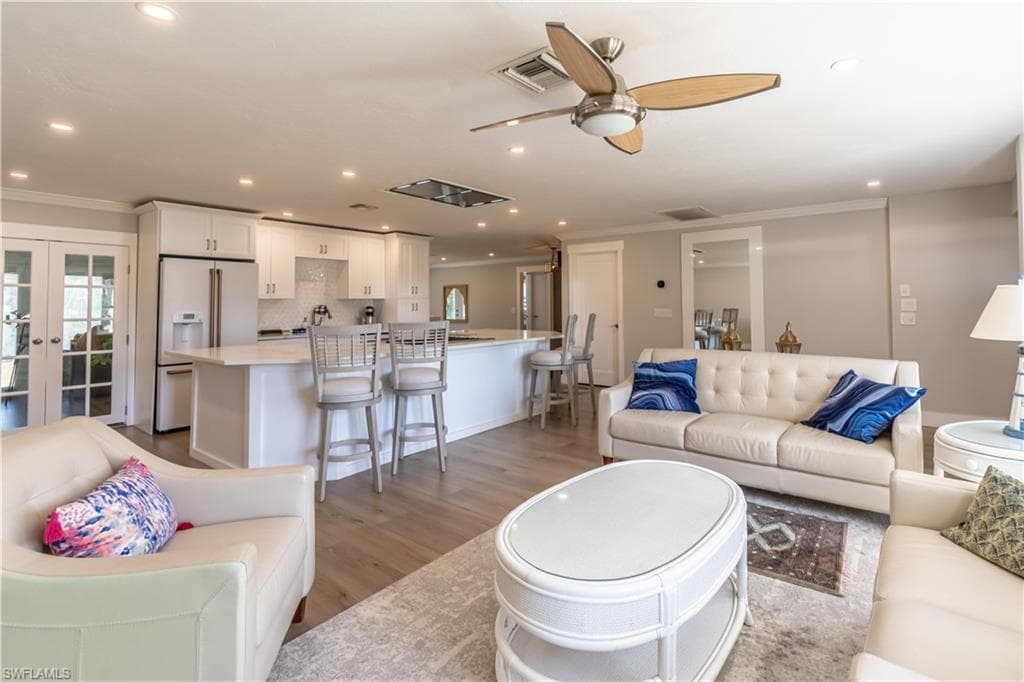 2237 Kings Lake Blvd, Naples, FL 34112-7