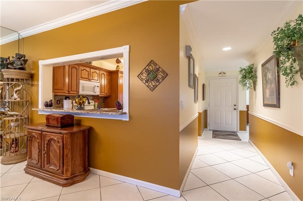 725 Saratoga Cir A103, Naples, FL 34104-8