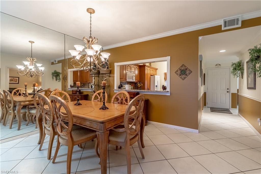 725 Saratoga Cir A103, Naples, FL 34104-9