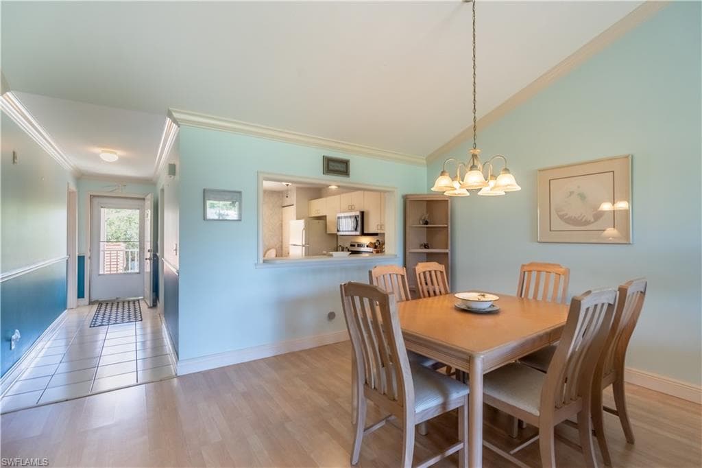 725 Saratoga Cir A204, Naples, FL 34104-6