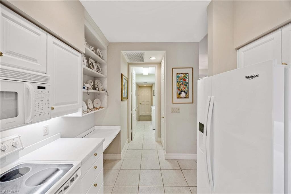 995 6th St S B1, Naples, FL 34102-11