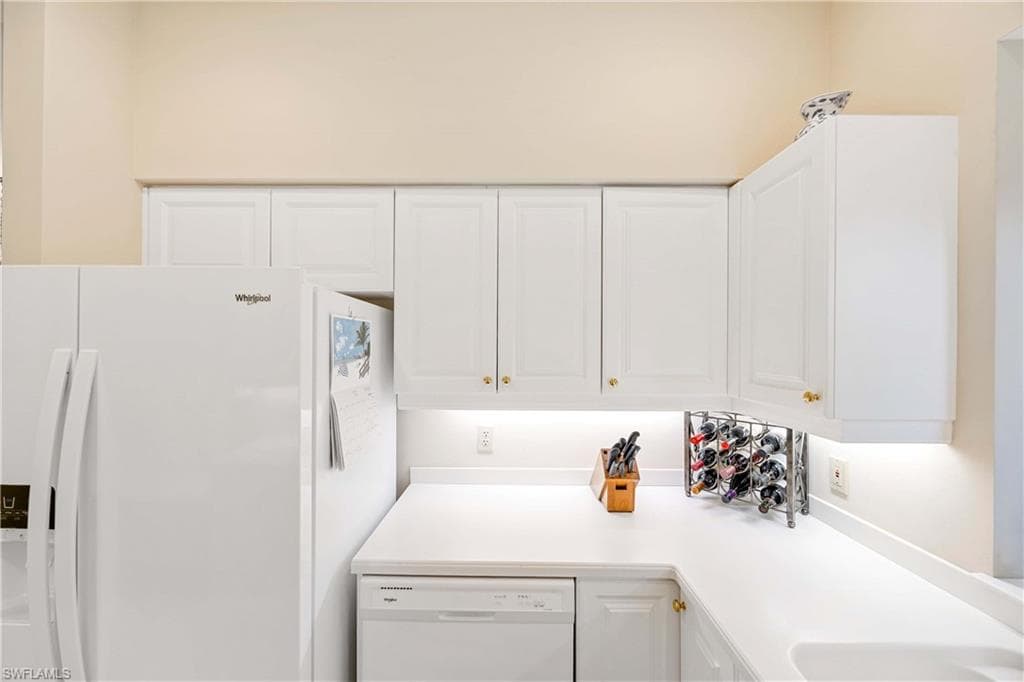 995 6th St S B1, Naples, FL 34102-12