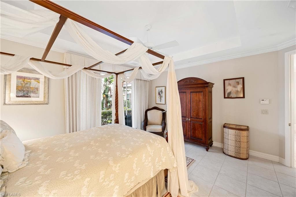 995 6th St S B1, Naples, FL 34102-15