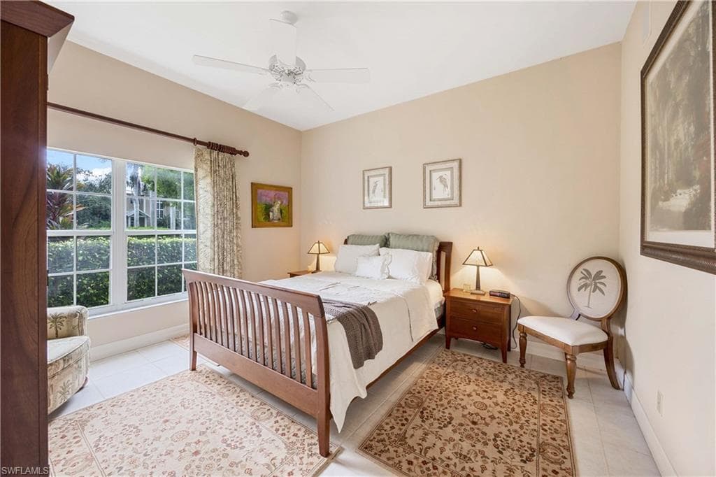 995 6th St S B1, Naples, FL 34102-19