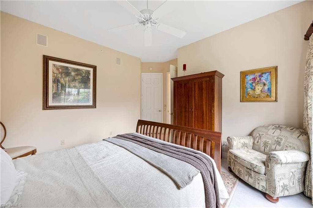 995 6th St S B1, Naples, FL 34102-20