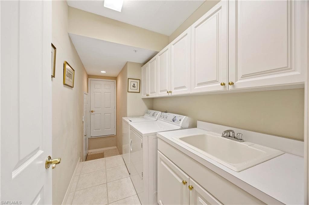 995 6th St S B1, Naples, FL 34102-23