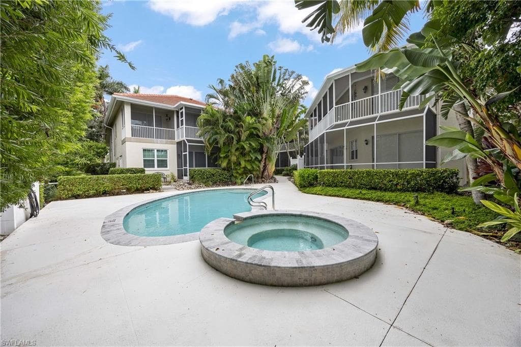 995 6th St S B1, Naples, FL 34102-27