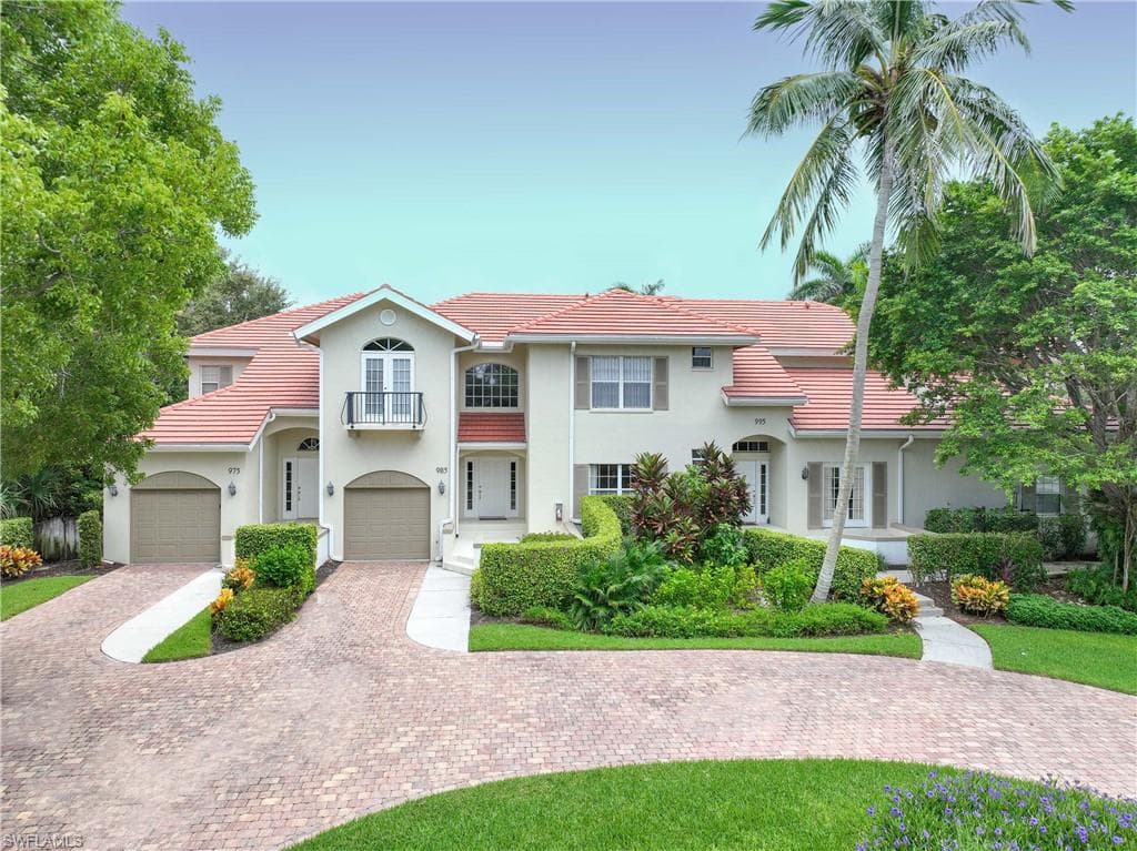 995 6th St S B1, Naples, FL 34102-2
