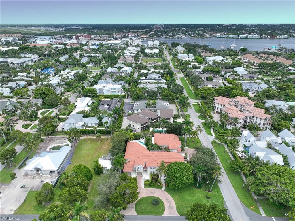 995 6th St S B1, Naples, FL 34102-30