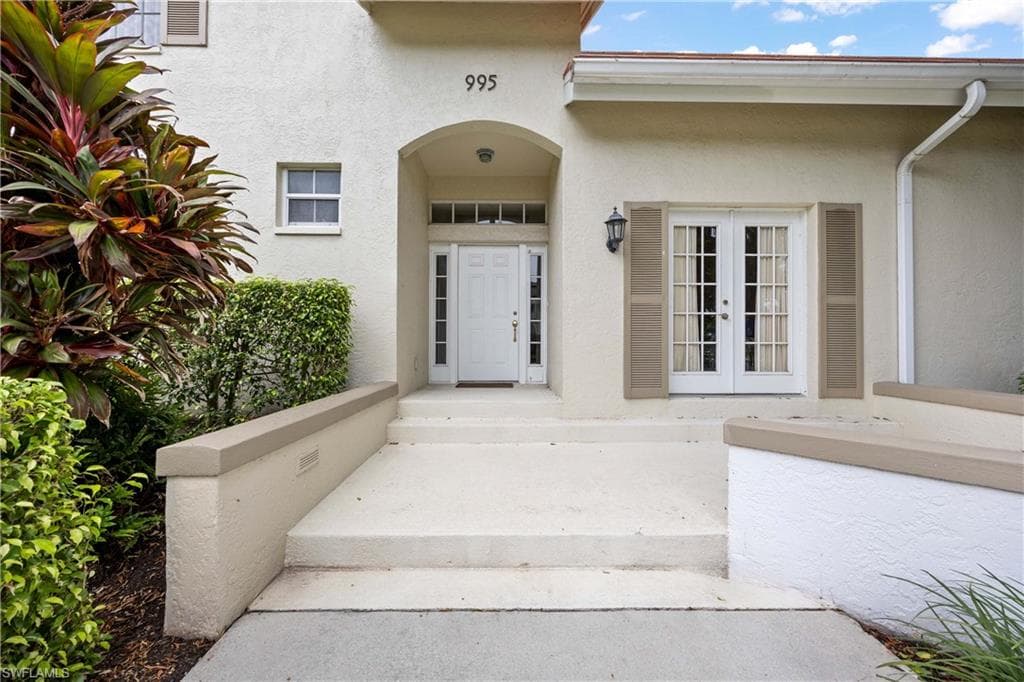 995 6th St S B1, Naples, FL 34102-3