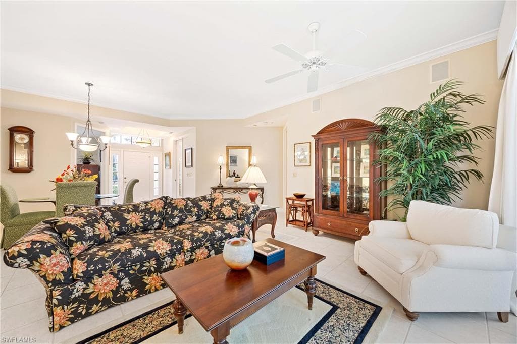 995 6th St S B1, Naples, FL 34102-8