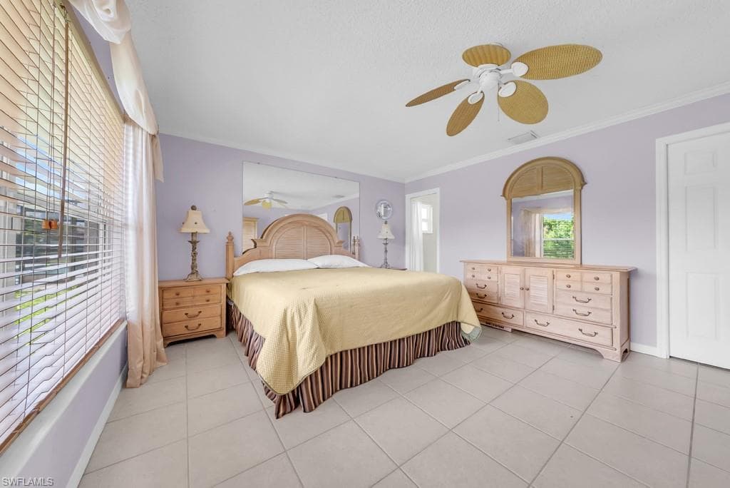 4736 25th Ave SW, Naples, FL 34116-9