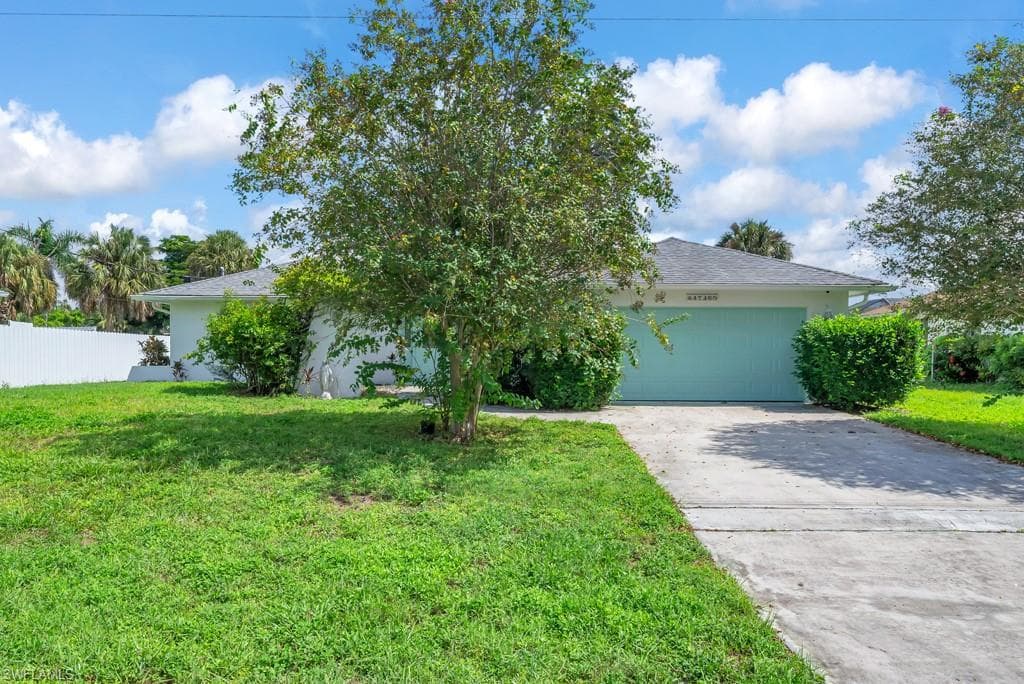 4736 25th Ave SW, Naples, FL 34116-18