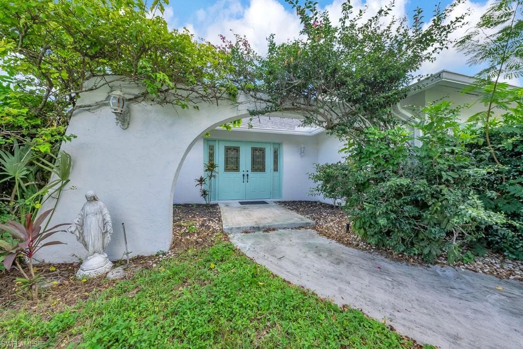 4736 25th Ave SW, Naples, FL 34116-2