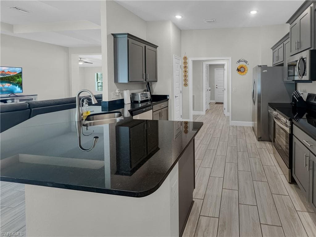 2729 5th Ter, Cape Coral, FL 33993-14