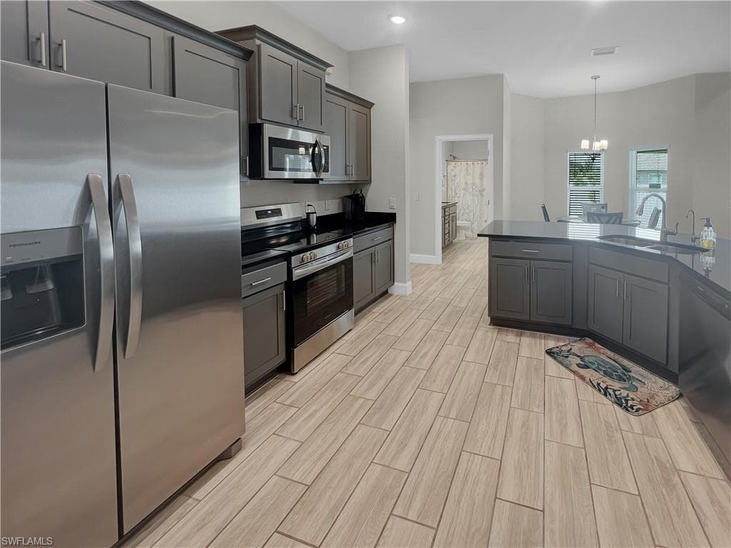 2729 5th Ter, Cape Coral, FL 33993-15