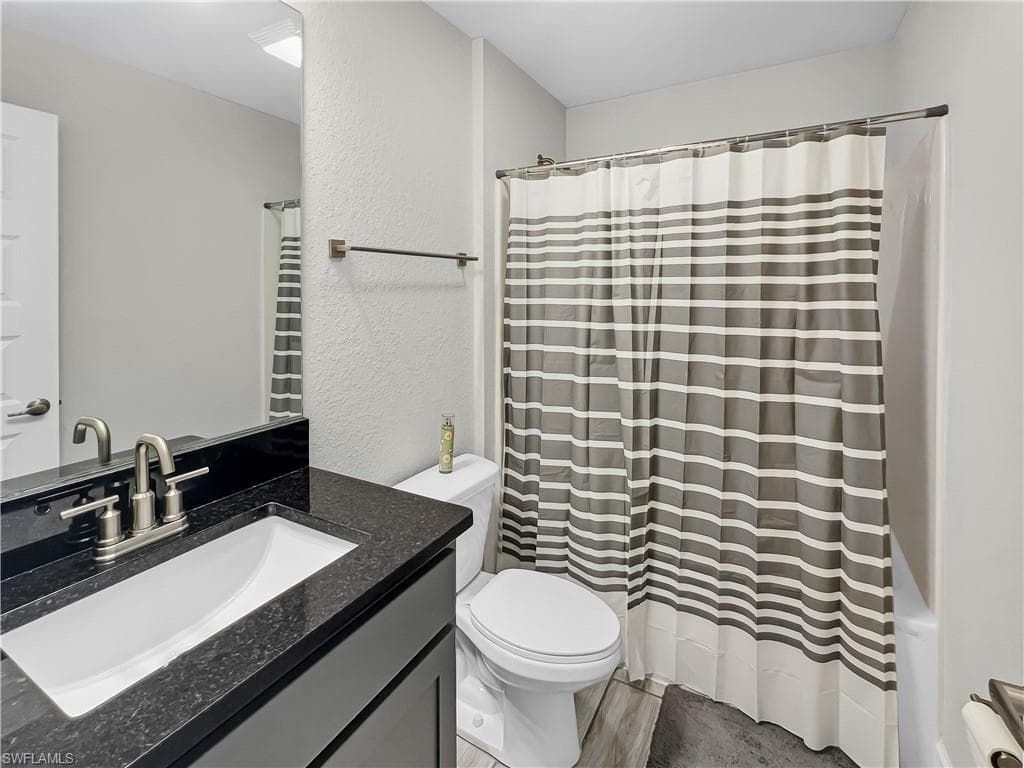 2729 5th Ter, Cape Coral, FL 33993-24
