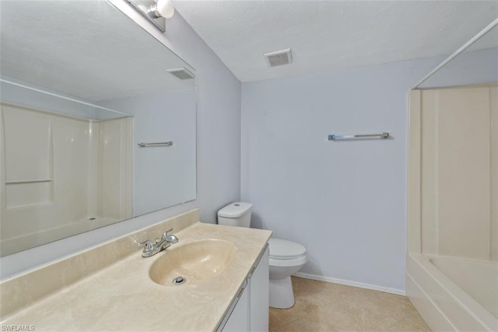 134 Cypress Way E 301, Naples, FL 34110-8