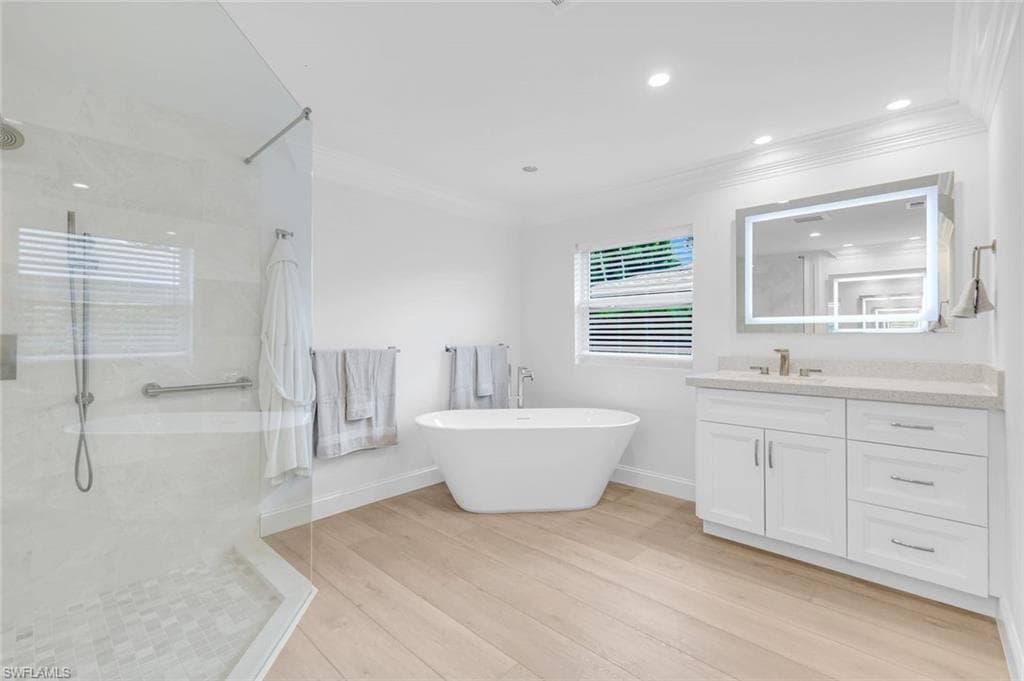 151 Bayview Ave, Naples, FL 34108-19