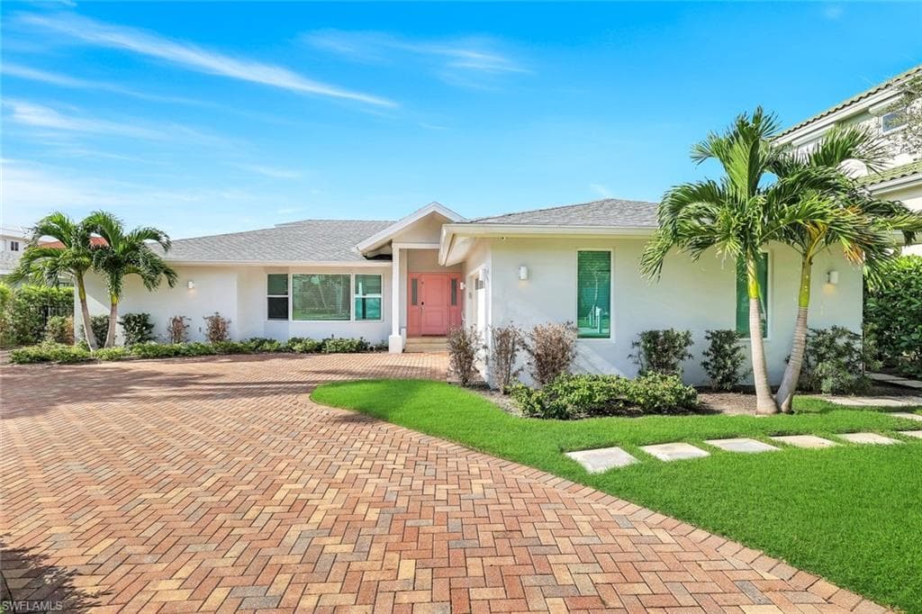 151 Bayview Ave, Naples, FL 34108-34