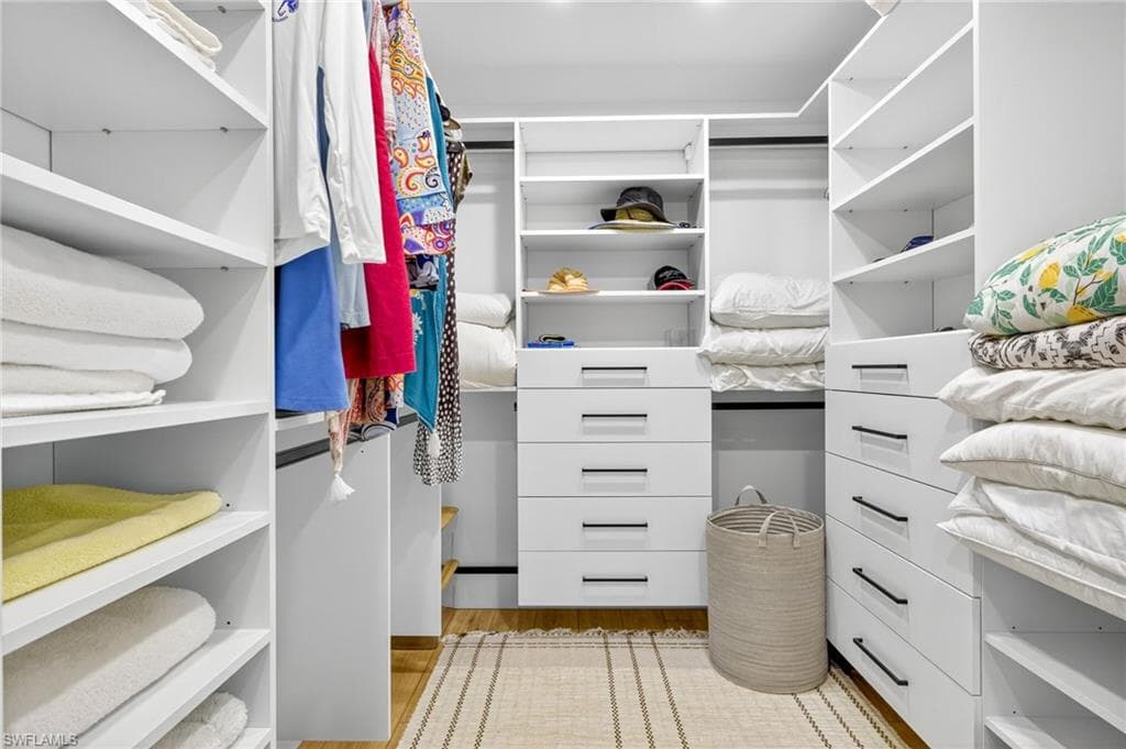 160 San Salvador St, Naples, FL 34113-17