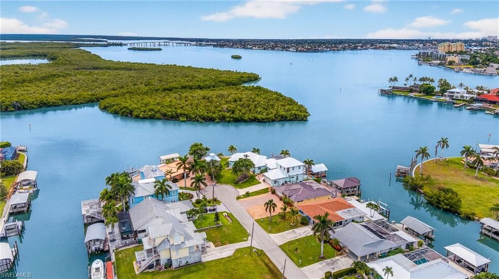 160 San Salvador St, Naples, FL 34113-27