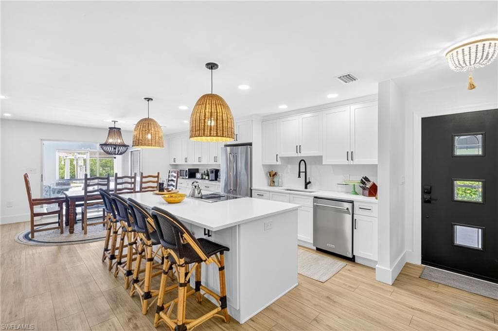 160 San Salvador St, Naples, FL 34113-7