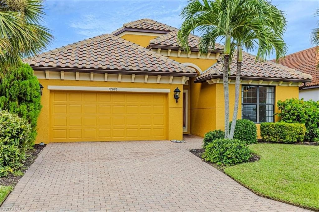 12093 Country Day Cir, Fort Myers, FL 33913-2