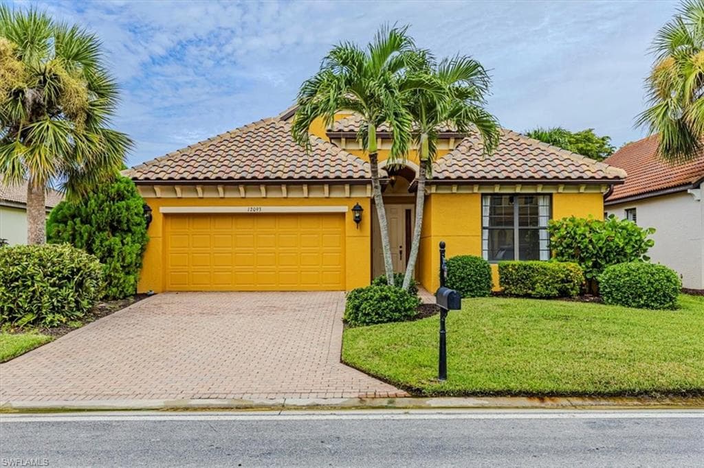 12093 Country Day Cir, Fort Myers, FL 33913-32