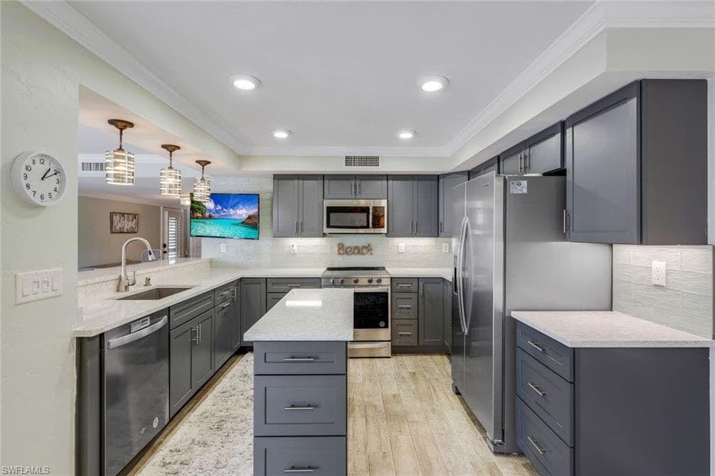 691 Palm Dr, Goodland, FL 34140-14